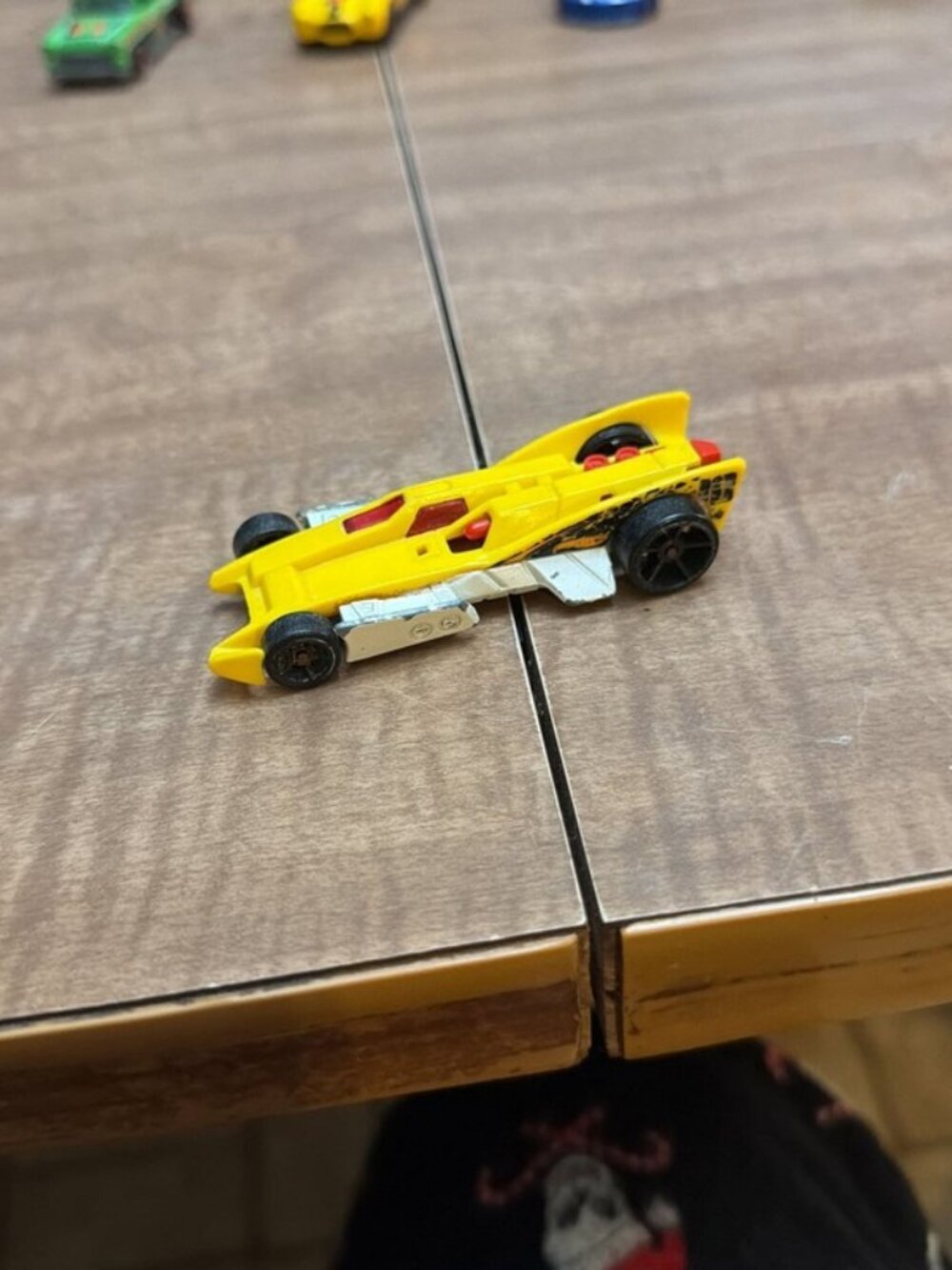 2004 Hot Wheels ACCELERACERS RACING DRONES RD-10 Yellow Diecast Car